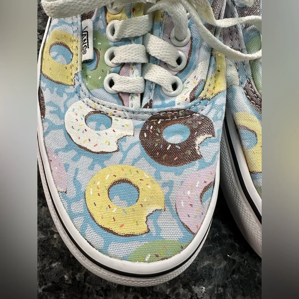 VANS RARE Authentic Donuts Munchies Sprinkles Shoes Size 7.5 Men's 9 Women's